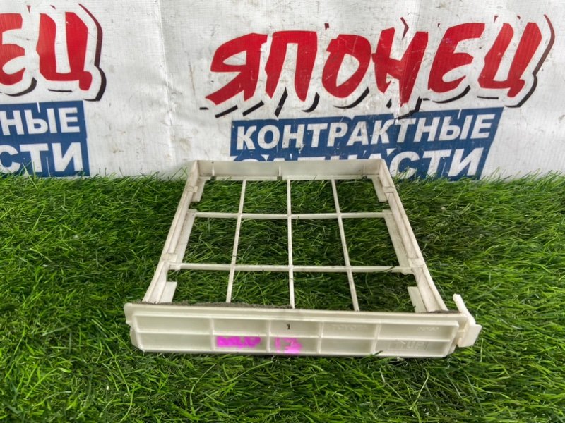 Рамка салонного фильтра TOYOTA VITZ NCP13 1NZ-FE (б/у)