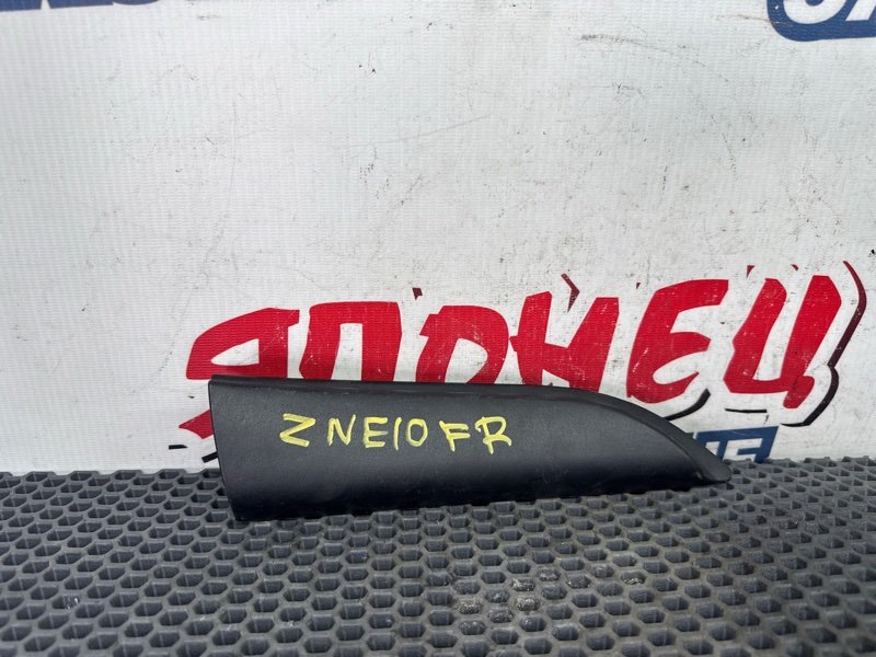 Уголок двери внутренний Toyota WISH ZNE10 1ZZ-FE 2004 передний правый (б/у)