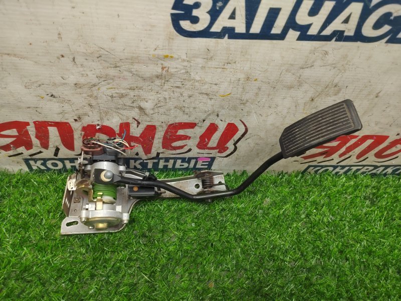 Петля капота NISSAN ELGRAND AVWE50 QD32ETI (б/у)