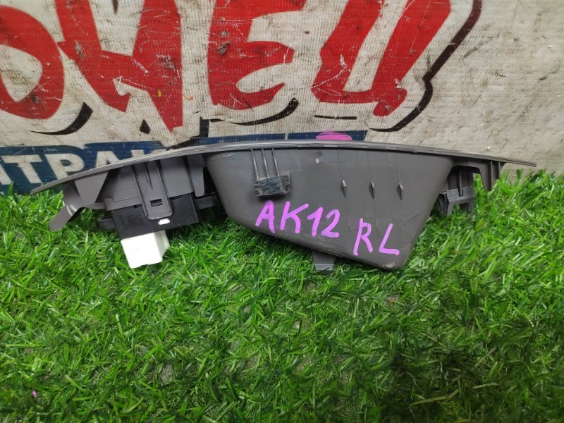 Кнопка стеклоподъемника NISSAN MARCH AK12 CR12DE задняя левая (б/у)