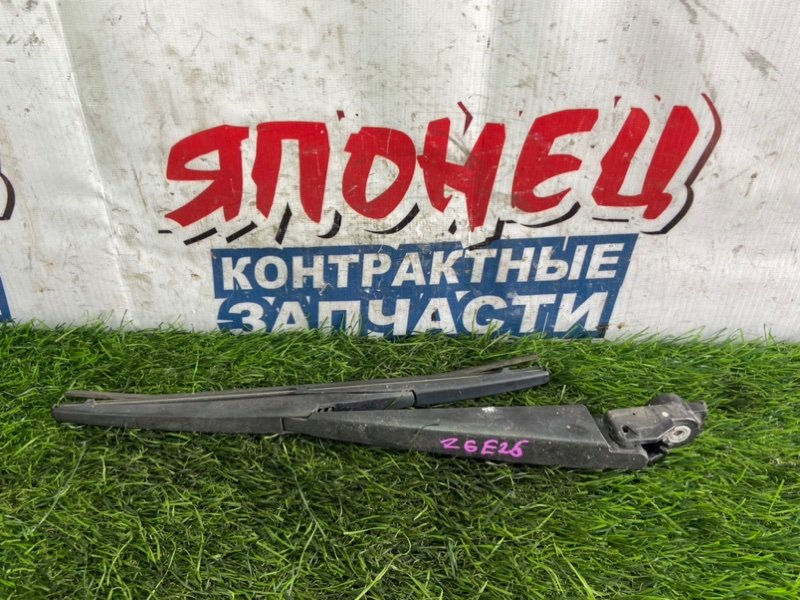 Дворник двери багажника TOYOTA WISH ZGE25 2ZR-FAE (б/у)