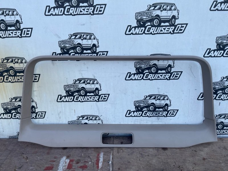 Обшивка двери багажника TOYOTA LAND CRUISER UZJ100 2UZ-FE (б/у)