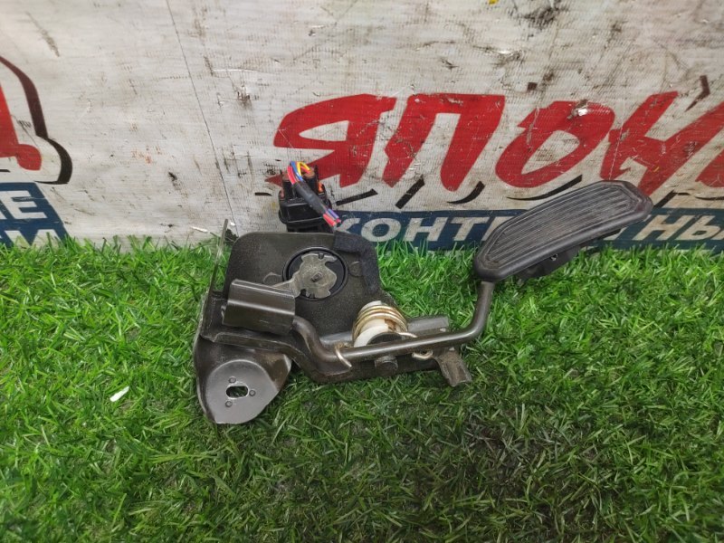 Педаль газа TOYOTA VISTA AZV50 1AZ-FSE (б/у)
