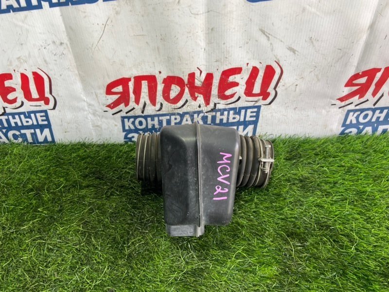 Патрубок воздушного фильтра TOYOTA WINDOM MCV21 2MZ-FE (б/у)