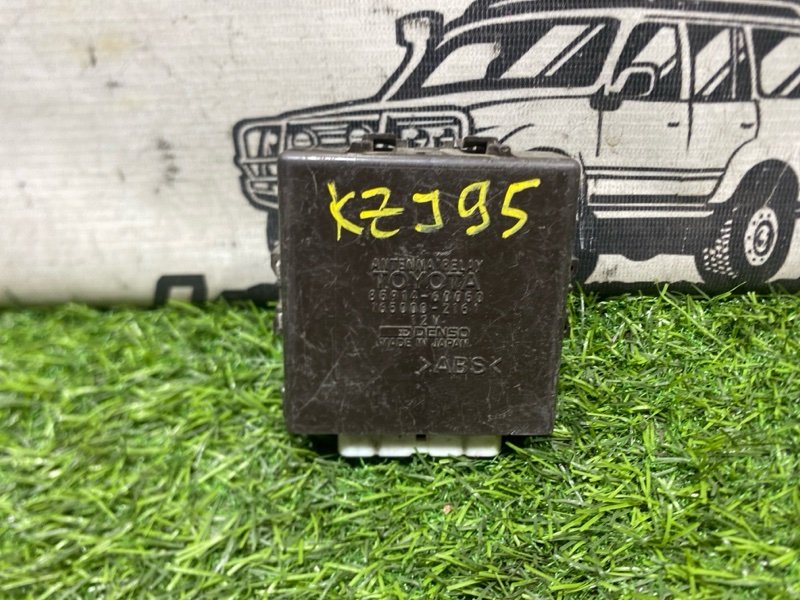 БЛОК УПРАВЛЕНИЯ АНТЕННОЙ TOYOTA LAND CRUISER PRADO KZJ95 1KZ-TE (б/у)