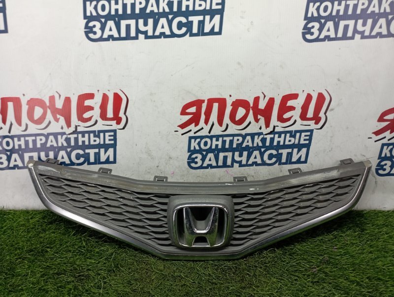 Решетка радиатора HONDA FIT GE8 L15A (б/у)