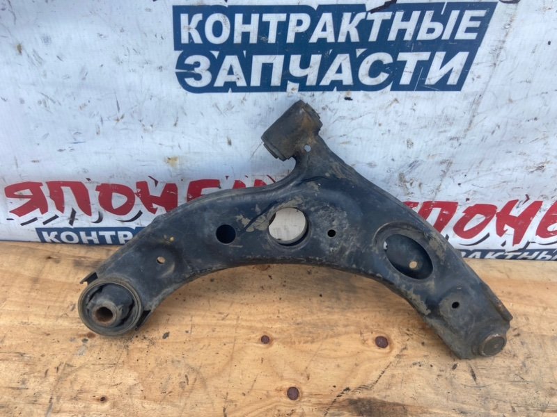 Рычаг нижний TOYOTA PASSO KGC10 1KR-FE передний левый (б/у)