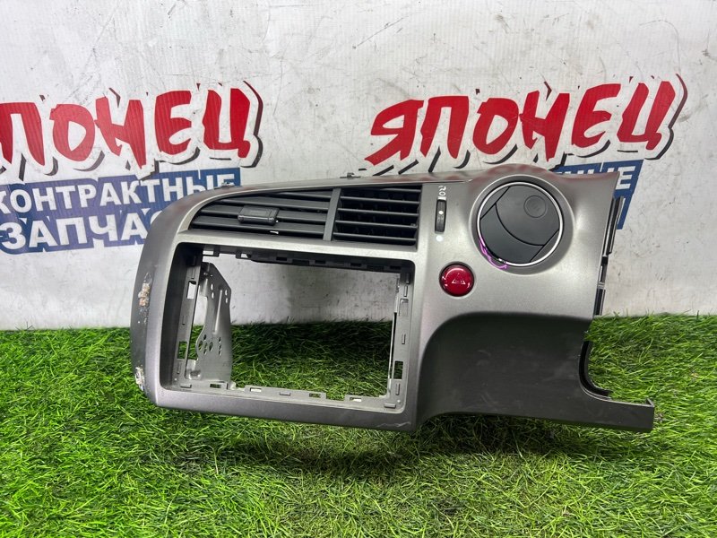 Консоль магнитофона HONDA STREAM RN6 R18A (б/у)