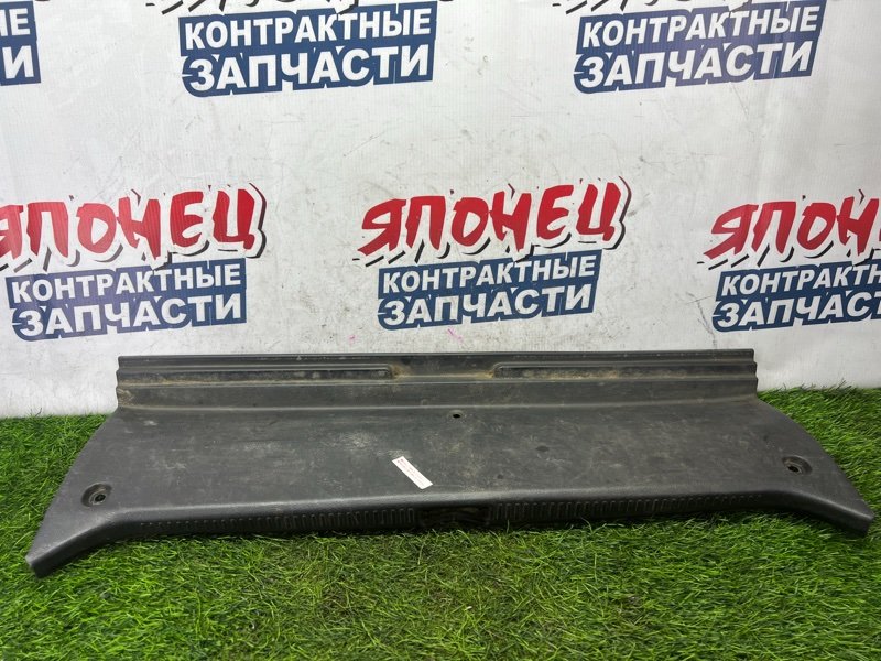 Накладка замка багажника TOYOTA MARK II GX110 1G-FE (б/у)