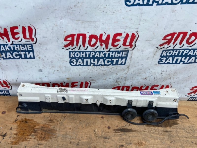 Планка радиатора Toyota NOAH AZR60 1AZ-FSE (б/у)