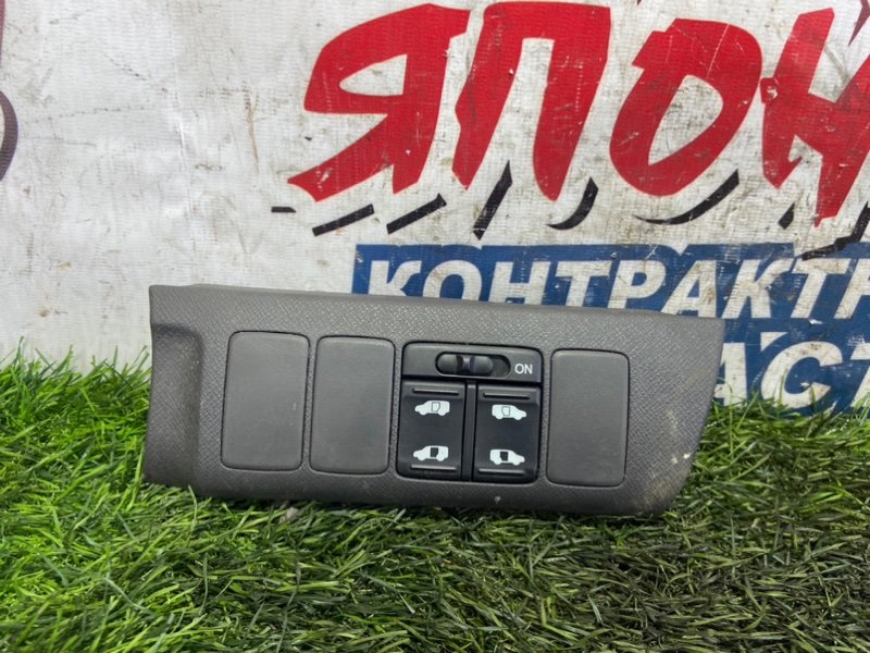 КНОПКА ОТКРЫВАНИЯ ДВЕРИ HONDA STEPWGN RK1 R20A задняя (б/у)