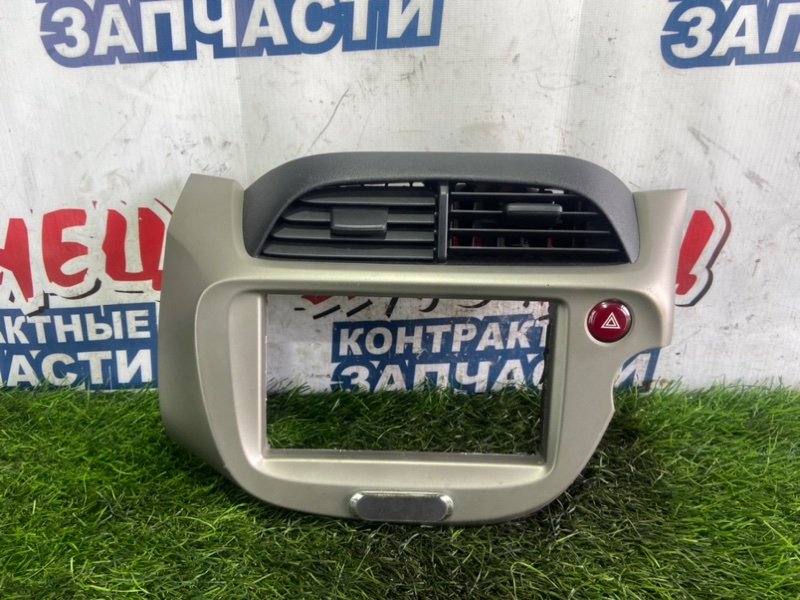 Консоль магнитофона HONDA FIT GP1 LDA (б/у)