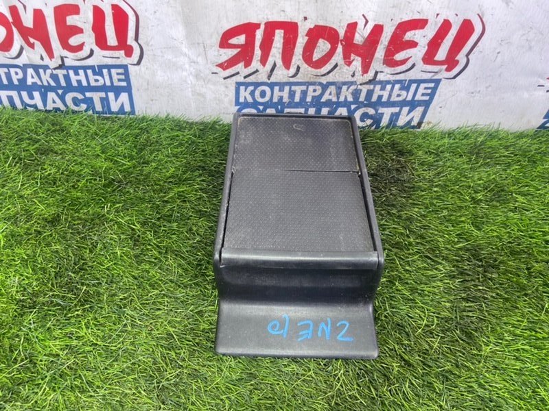 Подстаканник TOYOTA WISH ZNE10 1ZZ-FE (б/у)