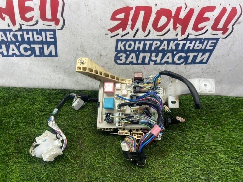 Блок предохранителей салона TOYOTA BELTA SCP92 2SZ-FE (б/у)