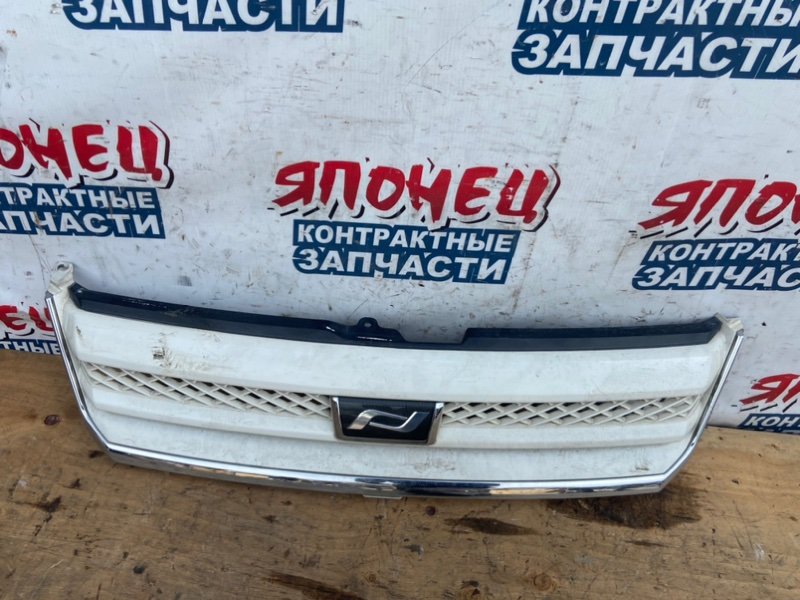 Решетка радиатора TOYOTA NOAH AZR60 1AZ-FSE (б/у)
