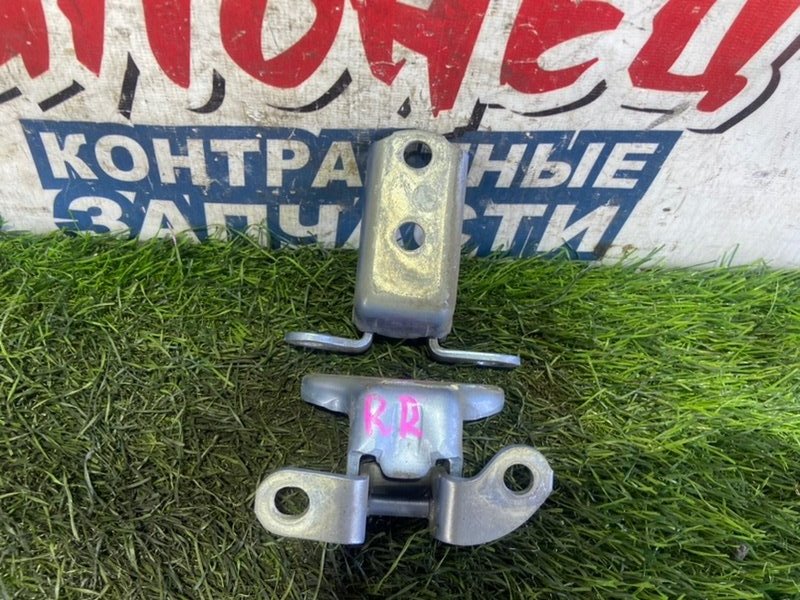 Петля двери TOYOTA RACTIS NCP125 1NZ-FE задняя правая (б/у)
