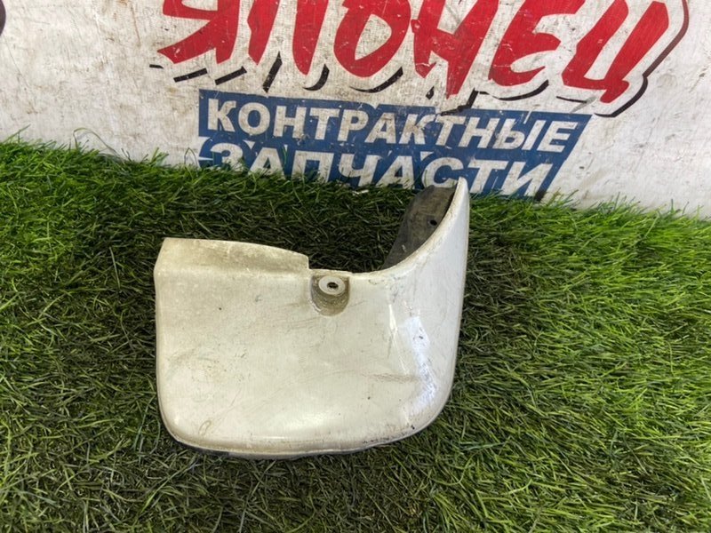 Брызговик TOYOTA COROLLA FIELDER ZZE123 2ZZ-GE задний правый (б/у)