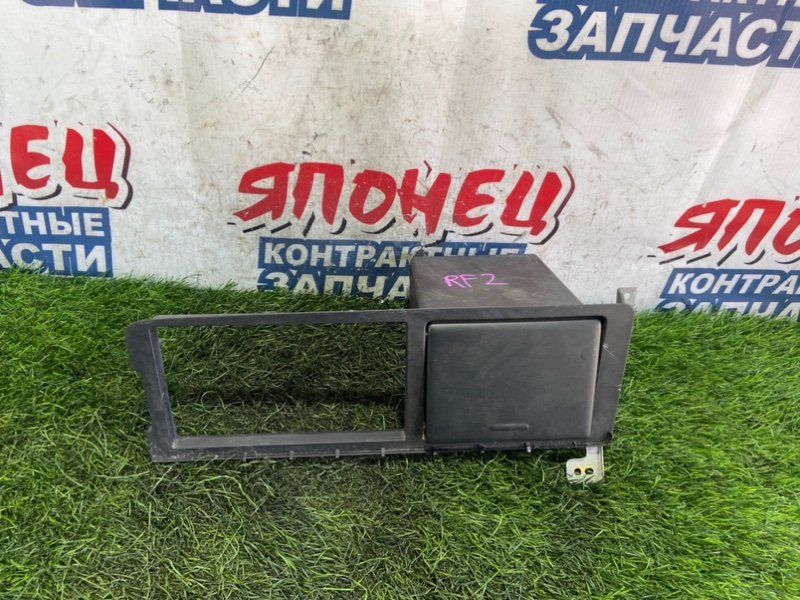Консоль магнитофона HONDA STEPWGN RF2 B20B (б/у)