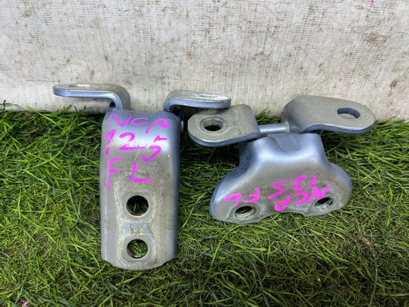 Петля двери TOYOTA RACTIS NCP125 1NZ-FE передняя левая (б/у)
