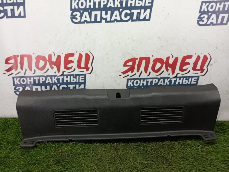 Накладка замка багажника HONDA FIT GD1 L13A (б/у)