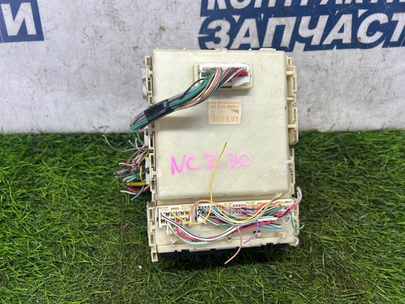 Блок предохранителей салона TOYOTA RAUM NCZ20 1NZ-FE (б/у)