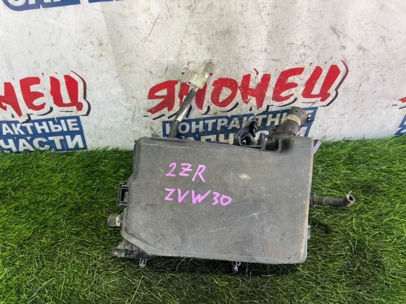 Блок предохранителей под капот TOYOTA PRIUS ZVW30 2ZR-FXE (б/у)