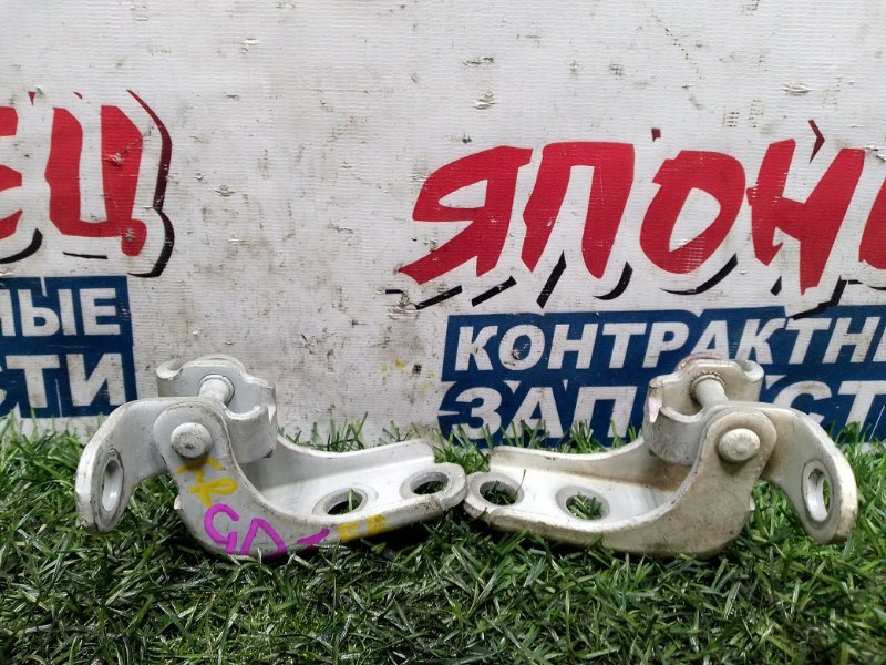 Петля двери HONDA FIT GD1 L13A передняя правая (б/у)