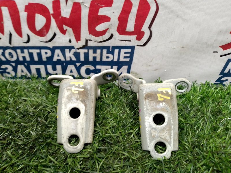Петля двери HONDA FIT GD1 L13A передняя левая (б/у)
