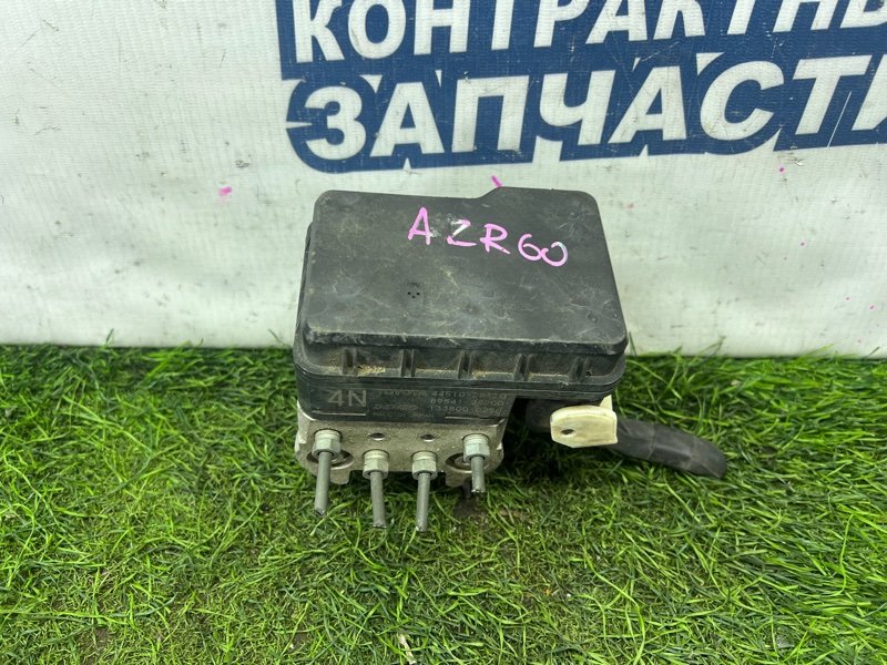 Блок abs TOYOTA NOAH AZR60 1AZ-FSE (б/у)