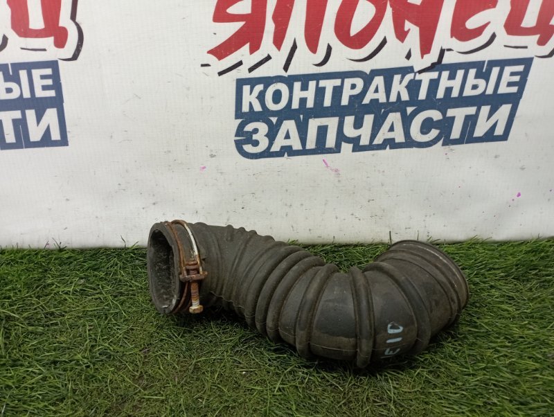 Патрубок воздушного фильтра TOYOTA WISH ZNE10 1ZZ-FE (б/у)
