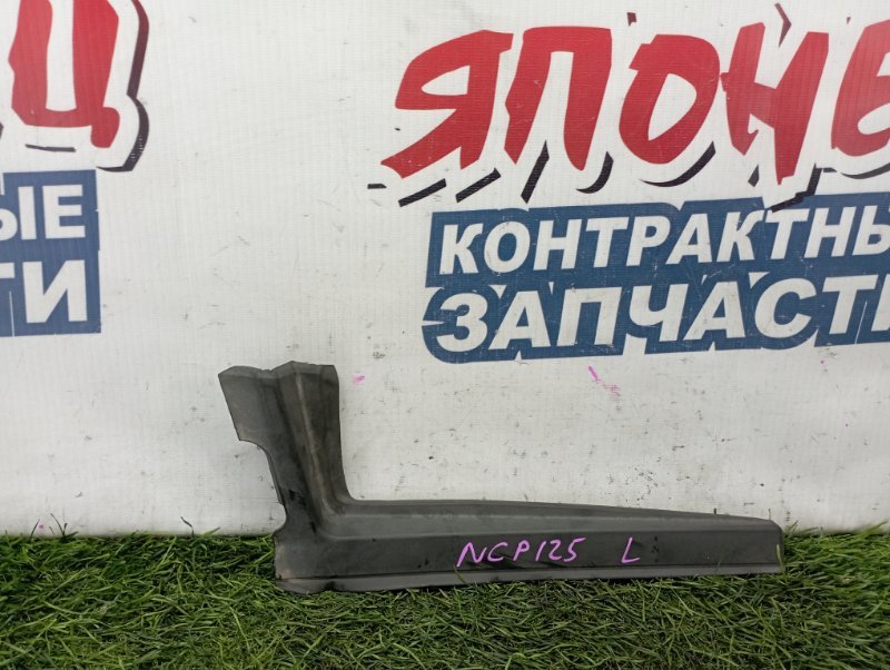 Уголок решетки под дворники TOYOTA RACTIS NCP125 1NZ-FE левый (б/у)