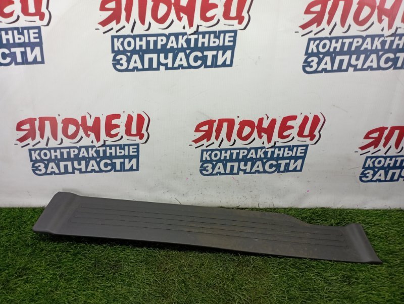 Накладка на порог HONDA STEPWGN RK1 R20A задняя левая (б/у)