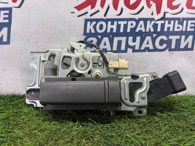Замок двери TOYOTA ALPHARD MNH15 1MZ-FE задний правый (б/у)