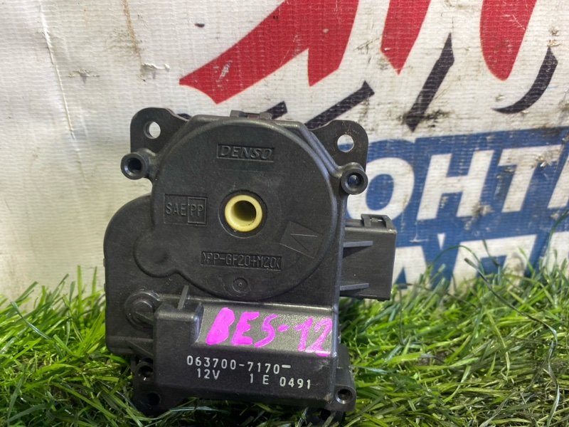 Сервопривод заслонок печки SUBARU LEGACY BE5 EJ206 (б/у)