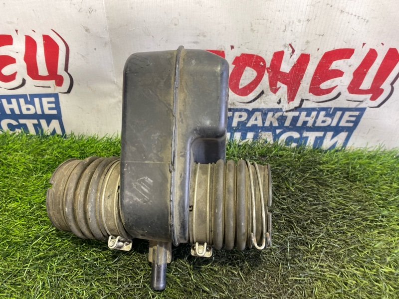 Патрубок воздушного фильтра TOYOTA WINDOM MCV21 2MZ-FE (б/у)