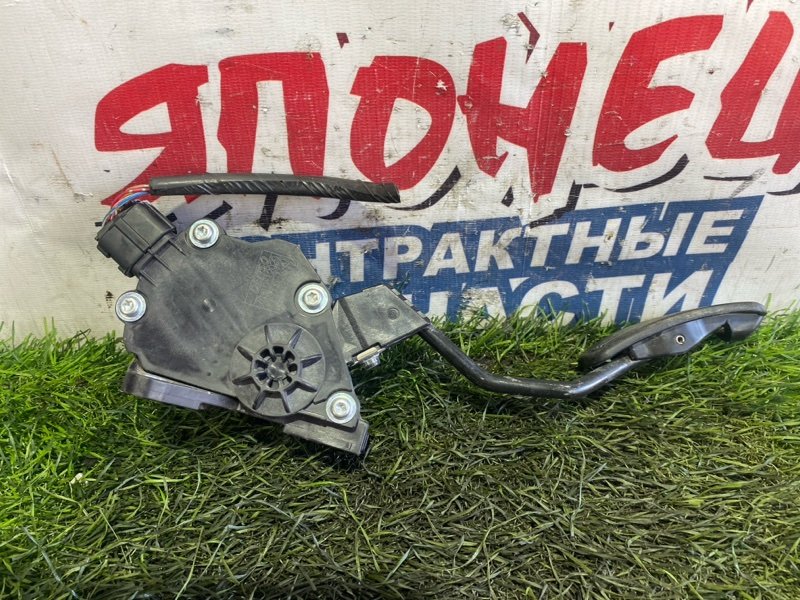 Педаль газа TOYOTA ALLION ZRT265 2ZR-FAE (б/у)