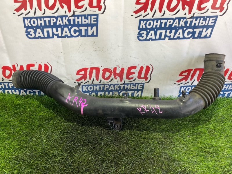 Патрубок воздушного фильтра TOYOTA LITE ACE KR42 7K-E (б/у)