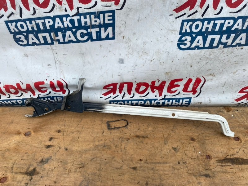 Планка замка капота TOYOTA NOAH AZR60 1AZ-FSE (б/у)