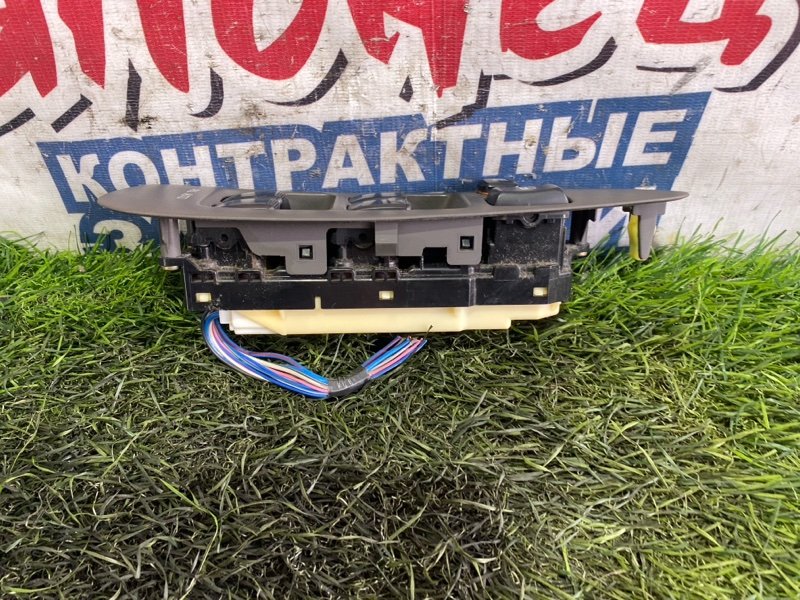 Блок упр. стеклоподъемниками TOYOTA ALPHARD MNH15 1MZ-FE передний правый (б/у)