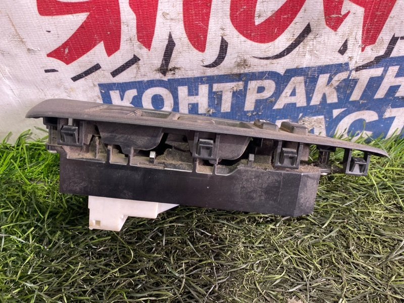 Блок упр. стеклоподъемниками TOYOTA AURIS NZE154 1NZ-FE (б/у)