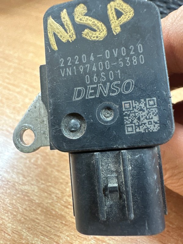 Расходомер воздушный TOYOTA RACTIS NSP120 2SZ-FE (б/у)