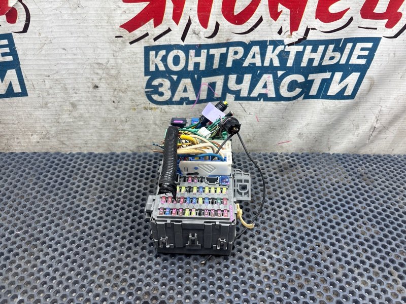 Блок предохранителей салона HONDA STEPWGN RK1 R20A (б/у)