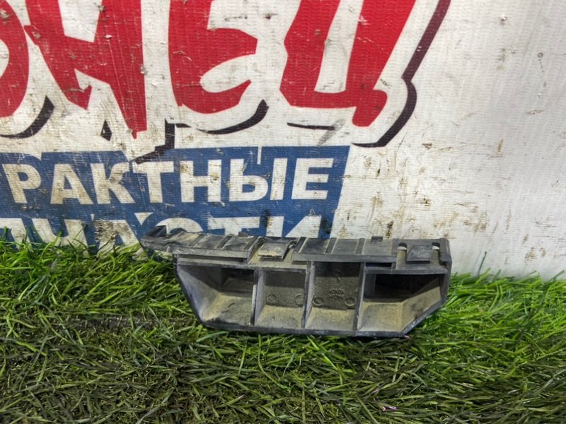 Крепление бампера HONDA FIT GD1 L13A переднее правое (б/у)