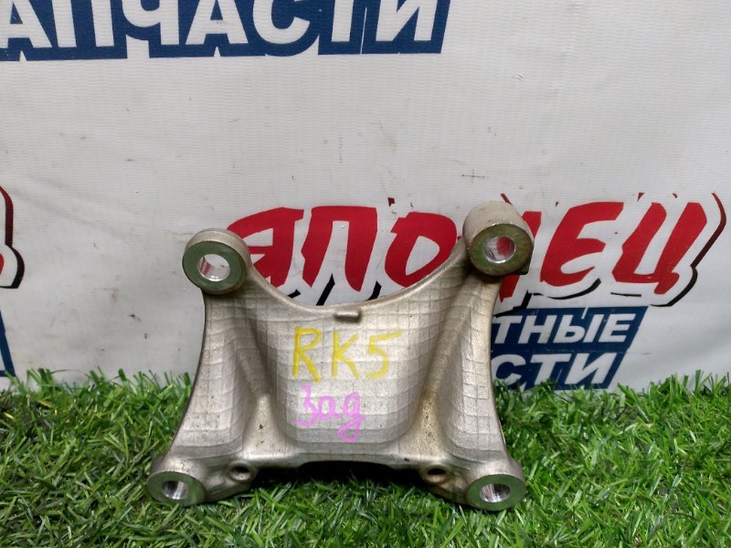 Кронштейн привода HONDA STEPWGN RK5 R20A задний (б/у)