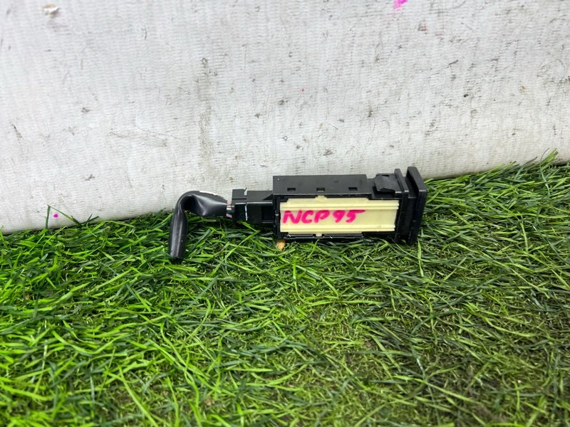 Кнопка обогрева лобового стекла TOYOTA VITZ NCP95 2NZ-FE (б/у)