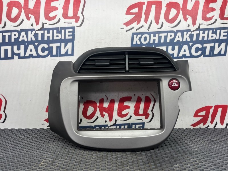 Консоль магнитофона HONDA FIT GE6 L15A (б/у)