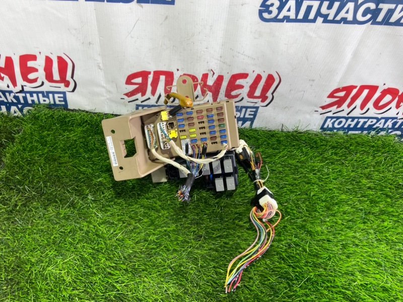 Блок предохранителей салона SUBARU LEGACY BP5 EJ203 (б/у)
