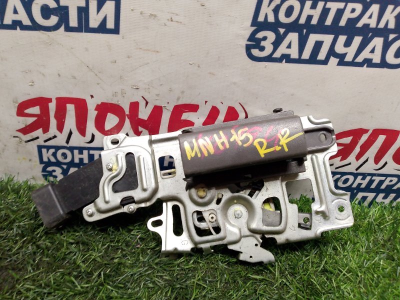 Замок двери TOYOTA ALPHARD MNH15 1MZ-FE задний правый (б/у)