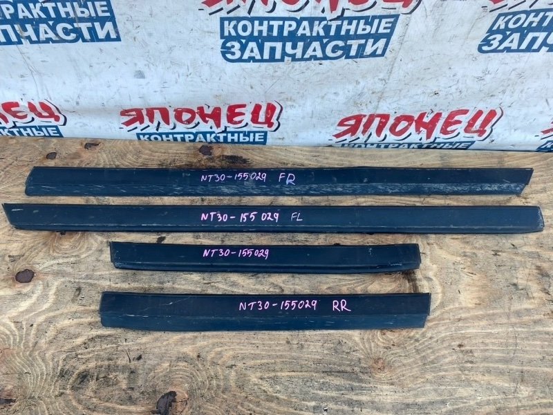 Накладка на дверь NISSAN X-TRAIL NT30 QR20DE (б/у)