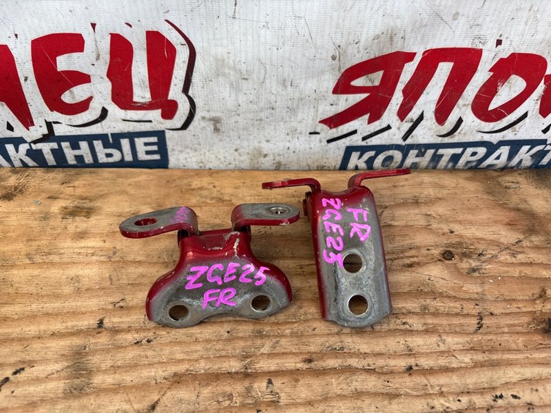 Петля двери TOYOTA WISH ZGE25 2ZR-FAE передняя правая (б/у)